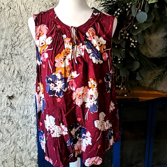 Old Navy Tops - 3/$30 Old Navy Sleeveless Floral Blouse